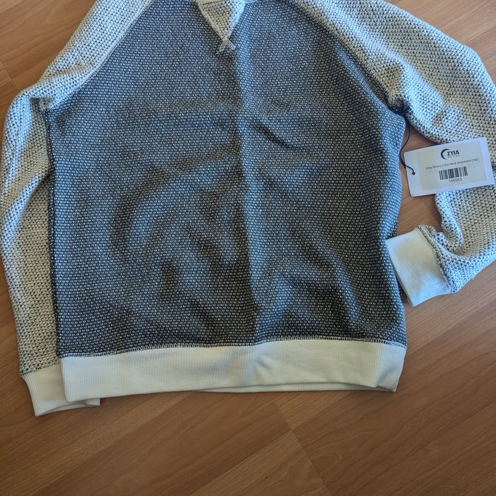 ZYIA Black and Cream Crewneck Sweater